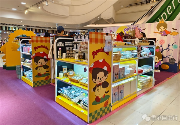 香港萬(wàn)圣狂歡 Monchhichi萌趣萬(wàn)圣節(jié) × 療愈秋期間限定店，打造奇幻家居體驗(yàn)